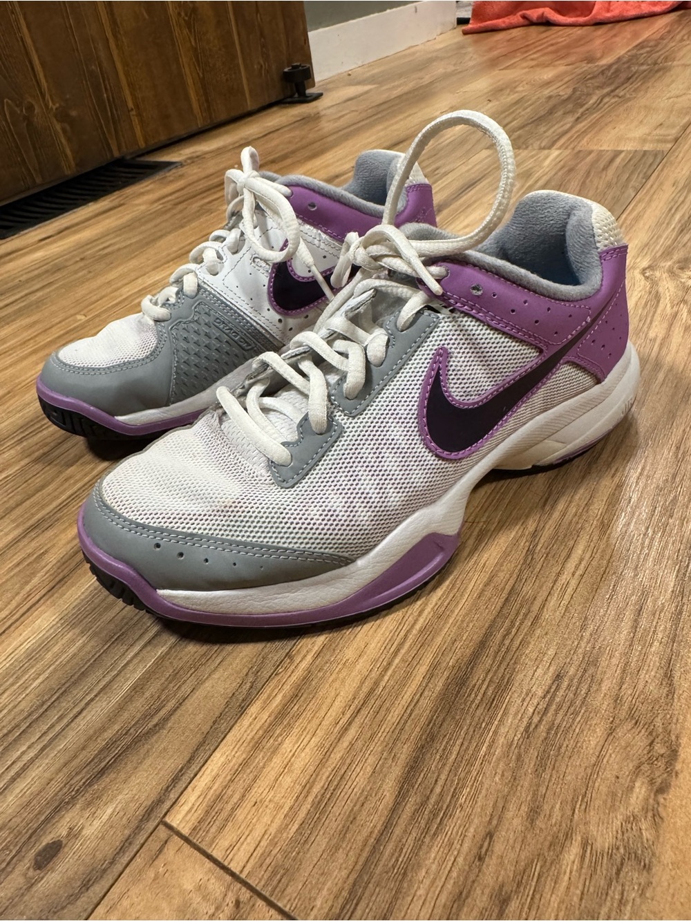 Nike Air Cage Court Running Gym Shoes White/Atomic Purple W Size 6  549891-102